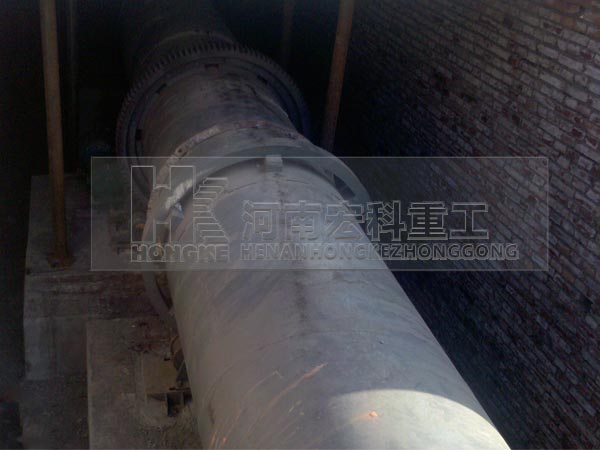 新疆哈密雙段陶?；剞D(zhuǎn)窯生產(chǎn)現(xiàn)場(chǎng)